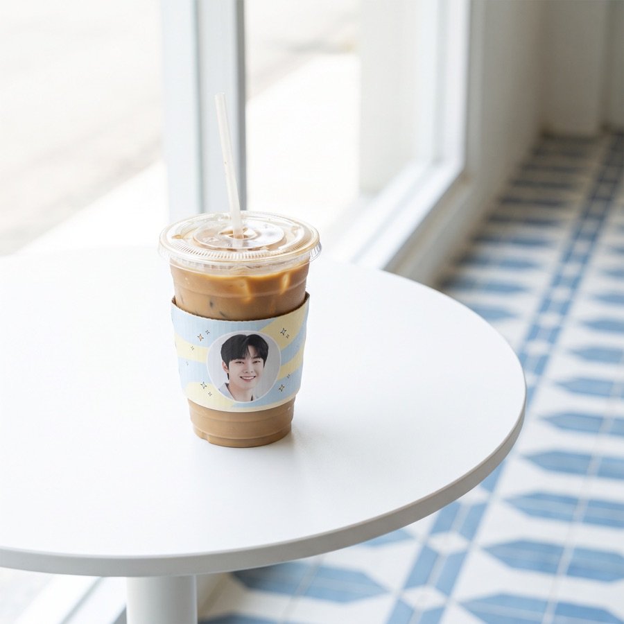 แก้วกาแฟใส่ cupsleeve ลายแรอน