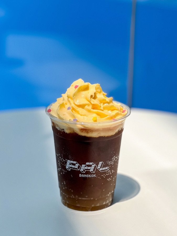 กาแฟเย็นท็อปครีมในแก้ว PAL